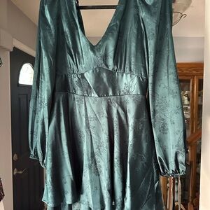 Chic Long Sleeve Emerald Dress